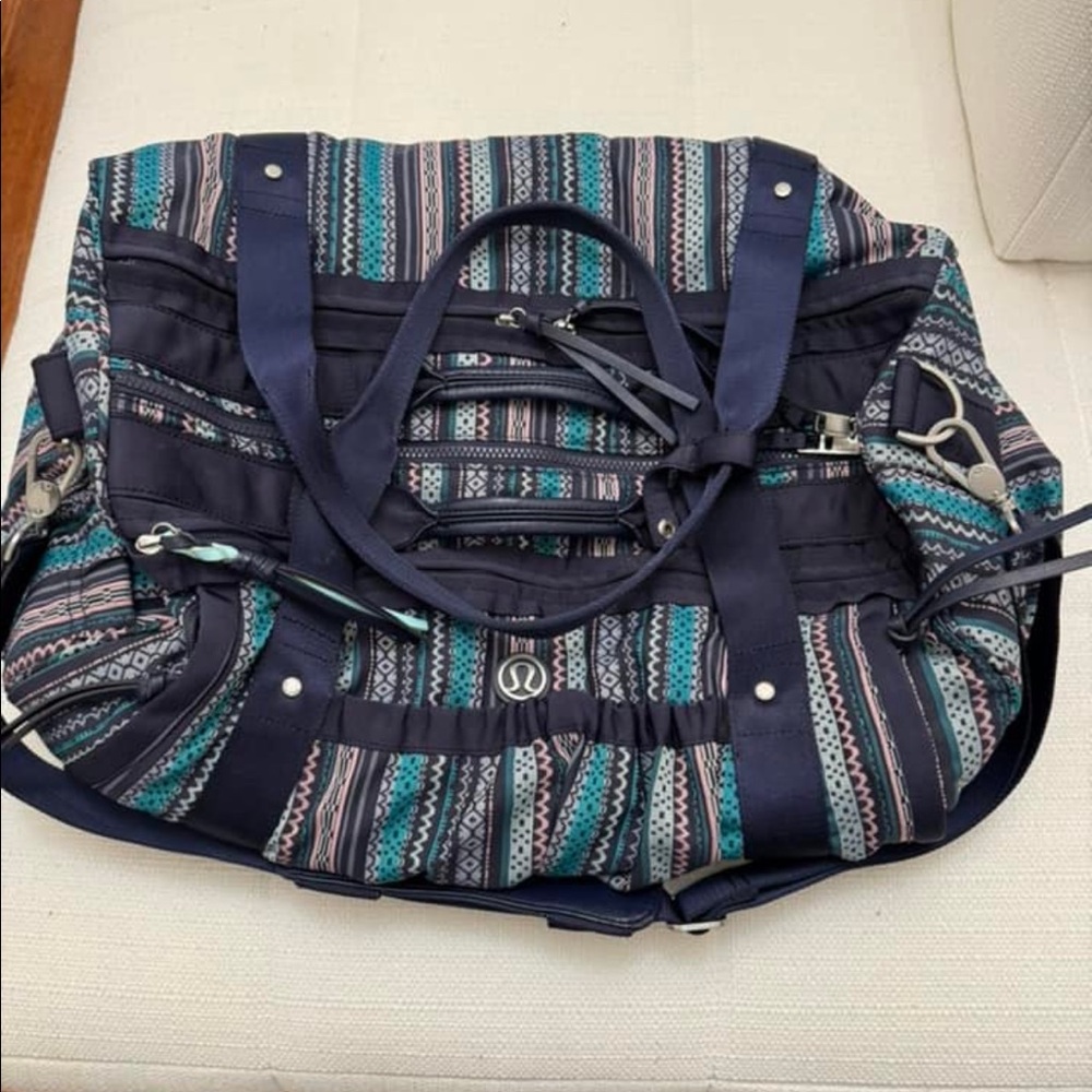 Lululemon keep on running colorful purple duffle